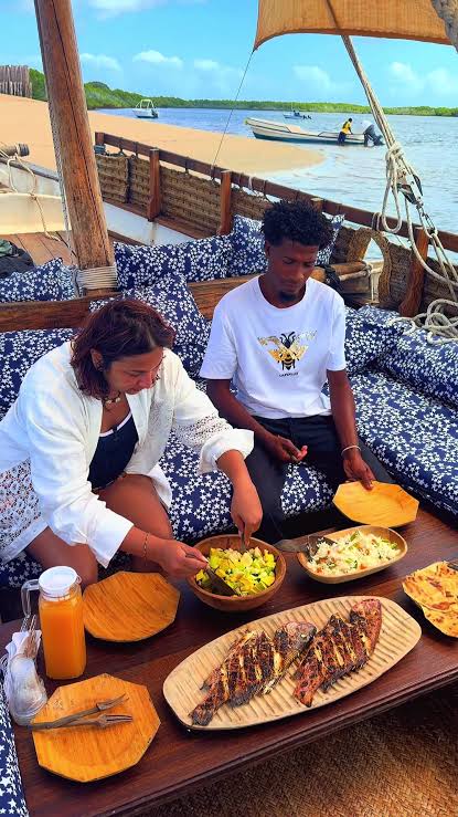 Dhow Manda Toto (Beach Lunch)